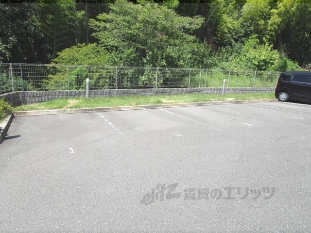 【アンプルールフェールベレーザの駐車場】