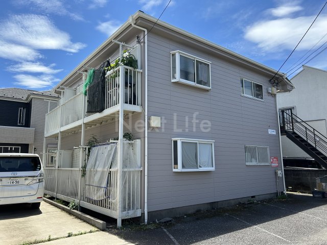 府中市本宿町のアパートの建物外観