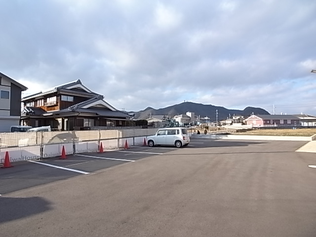 【たつの市龍野町富永のアパートの駐車場】