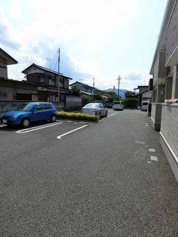 【大里郡寄居町大字寄居のアパートの駐車場】