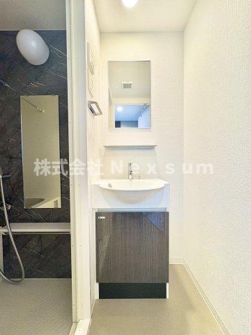 洗面設備　独立洗面台で身支度をすべて済ませてしまいましょう