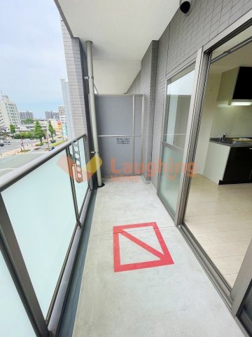 バルコニー　お洗濯にも便利なバルコニー付き