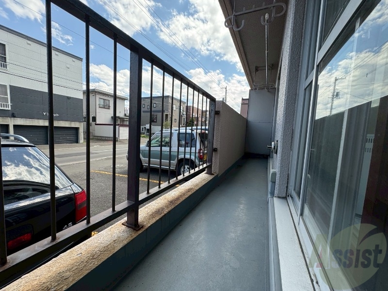 バルコニー　バルコニーが付いていますので一息ついてみてはいかがですか。