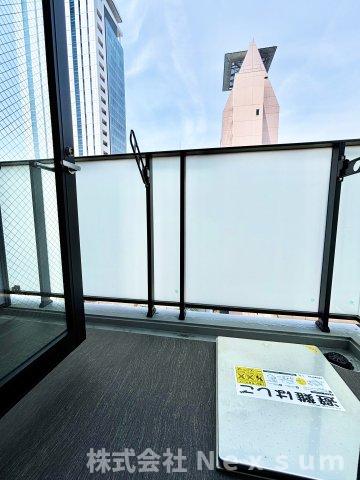 バルコニー　暖かな日差しのふりそそぐバルコニー