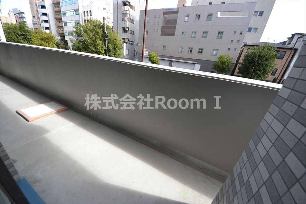 バルコニー　開放的で明るい空間を演出してくれるバルコニーです