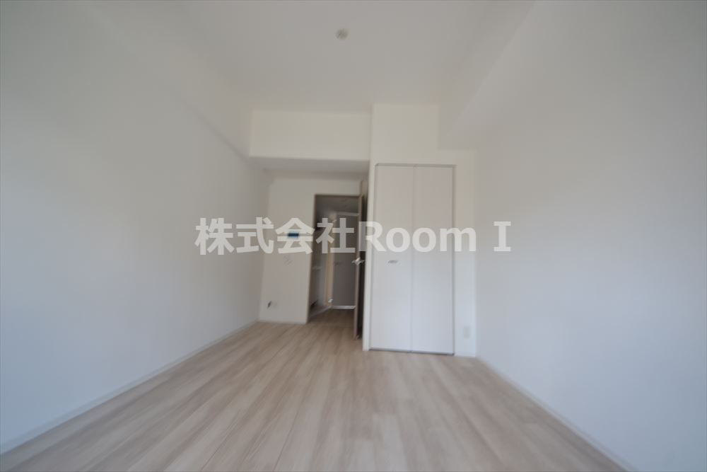 その他部屋・スペース　落ち着いた色調の寝室です