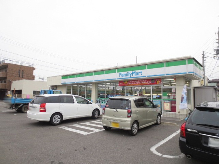コンビニ　ファミリーマート（コンビニ）まで360m