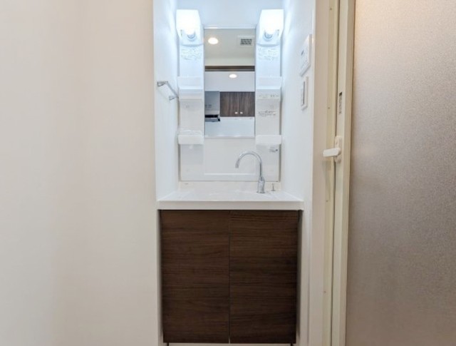 洗面設備　反転タイプ（参考写真）