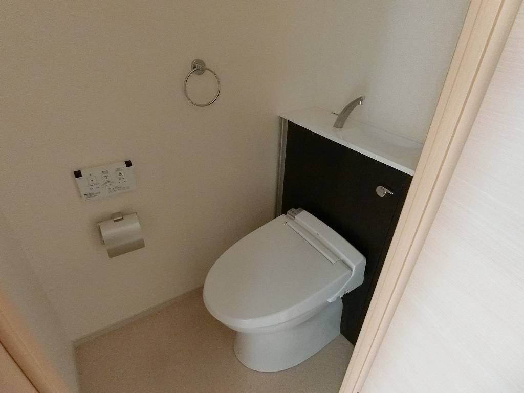 トイレ　癖になるウォシュレット完備