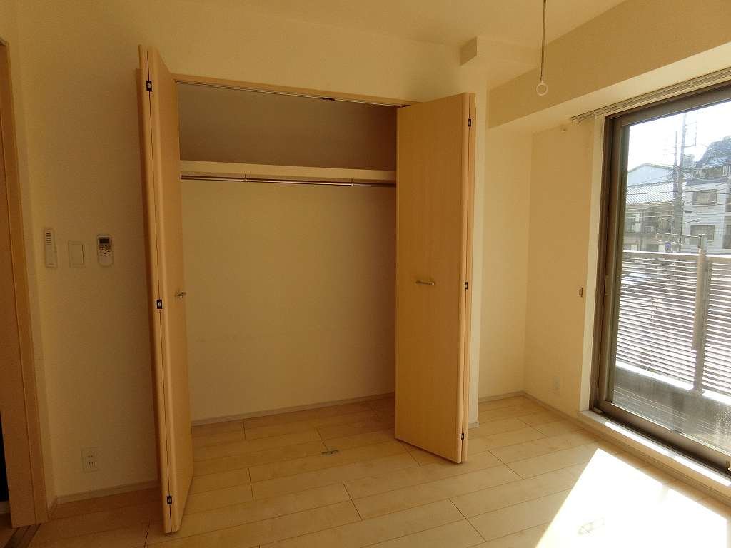 収納　奥行きのあるクローゼット収納
