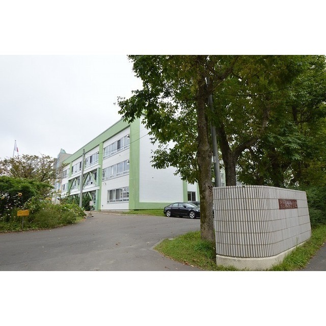 中学校　春採中学校（中学校）まで1200m