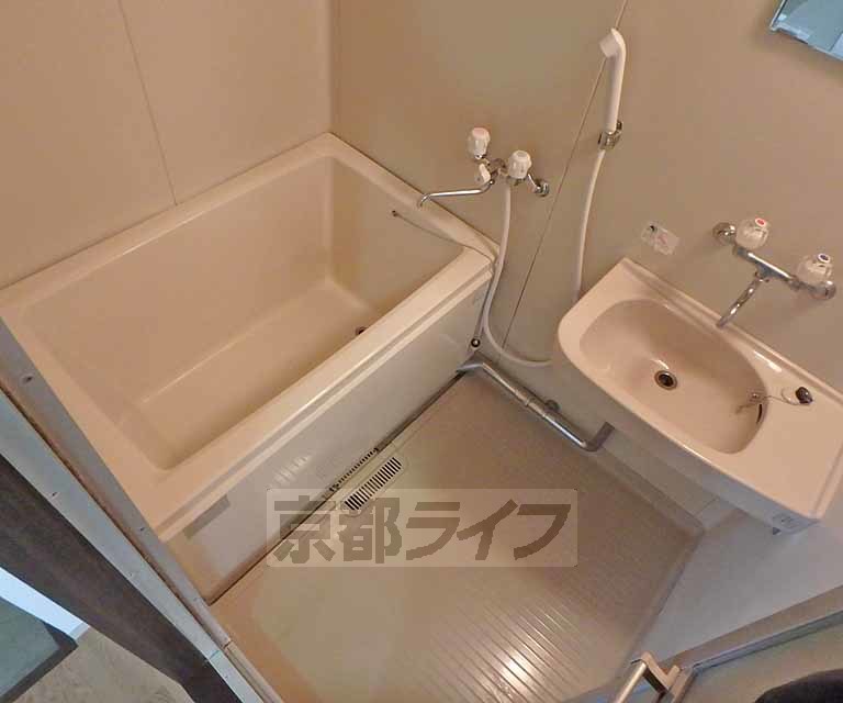 バス・シャワールーム　バストイレ別です