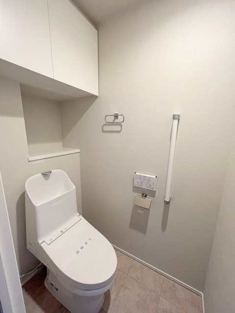 トイレ　温水洗浄便座付き