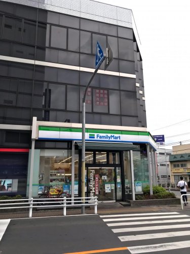 コンビニ　ファミリーマート 田無駅前店（コンビニ）まで221m