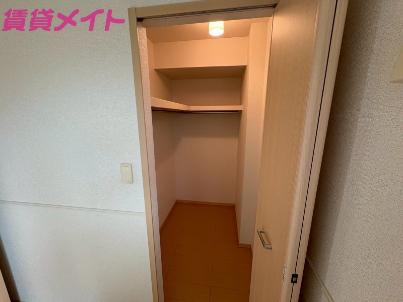 収納　同型参考写真