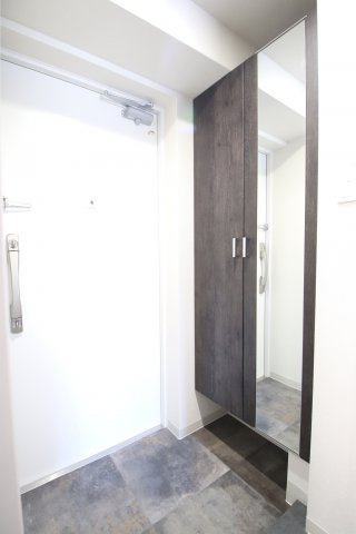 玄関　同シリーズ別物件の写真です