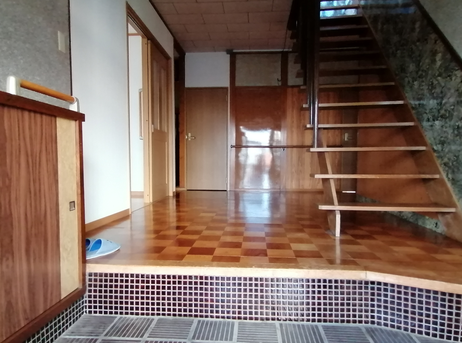 玄関　シューズボックスあり。