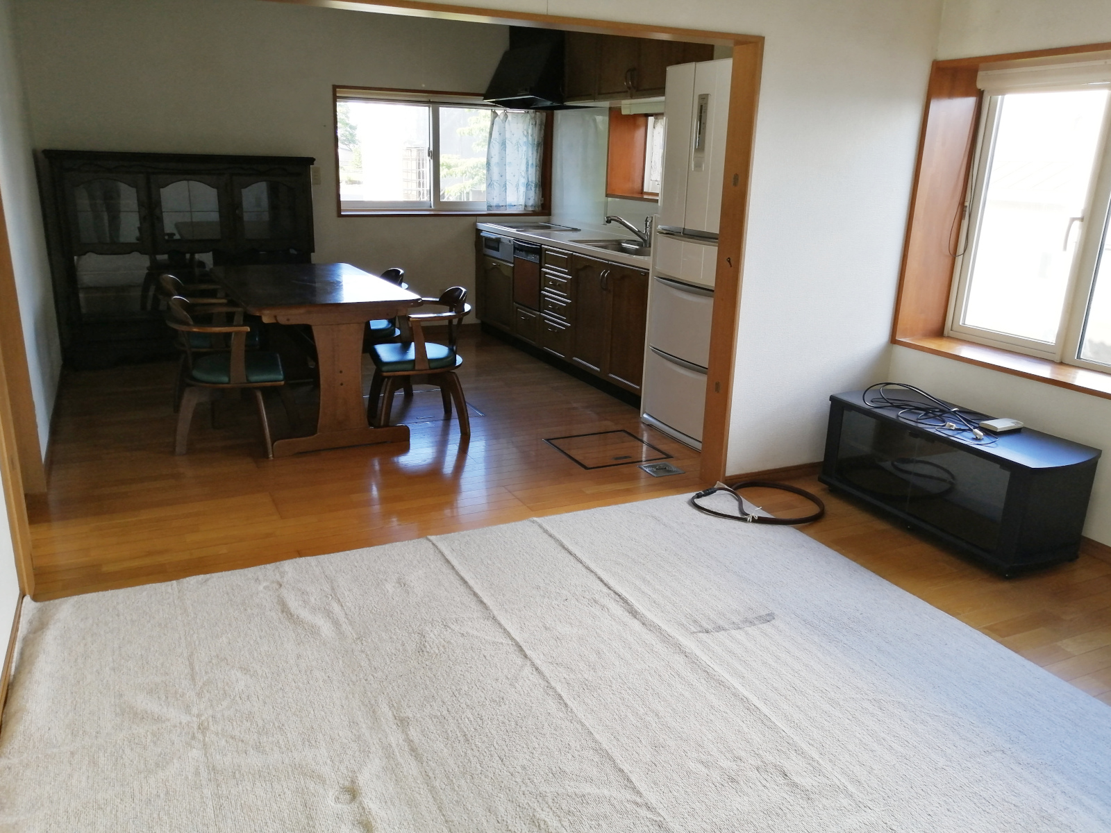 居室・リビング　二面採光のリビング。