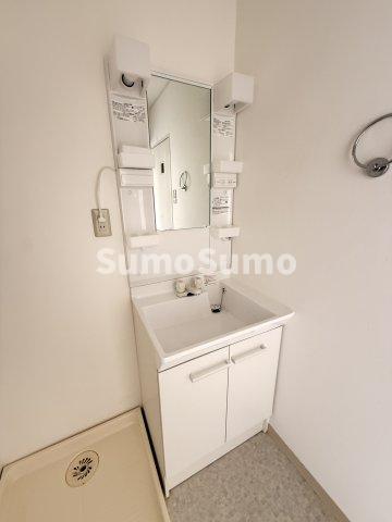 洗面設備　脱衣スペースもあります