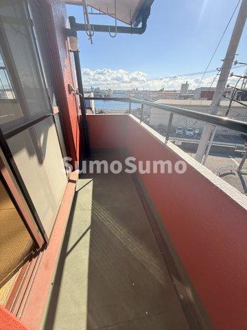 バルコニー　暖かな日差しのふりそそぐバルコニー