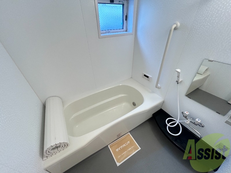 バス・シャワールーム　浴室は広々とした浴槽があります。一日の疲れを癒しましょう。