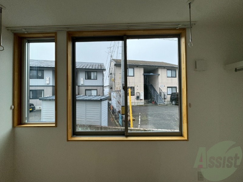 バルコニー　バルコニーはありませんが洗濯物を干すスペースはございます。