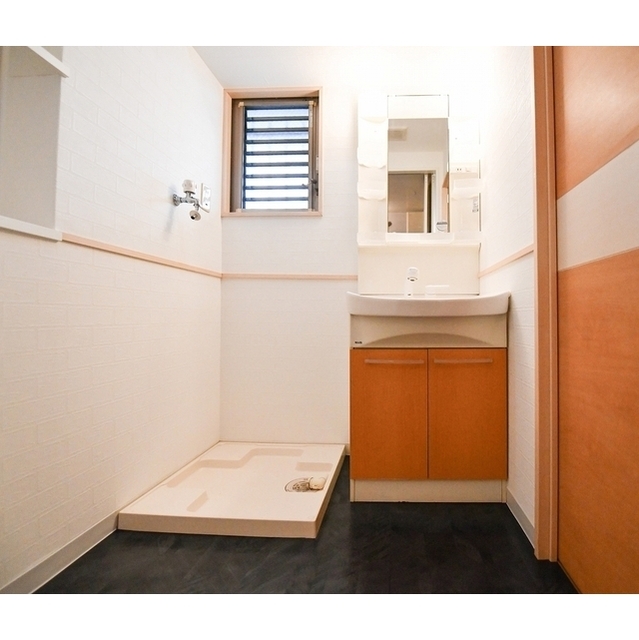 洗面設備　収納ばっちり洗面キャビネット