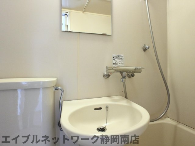 洗面設備　ゆったりとスペースのある洗面所