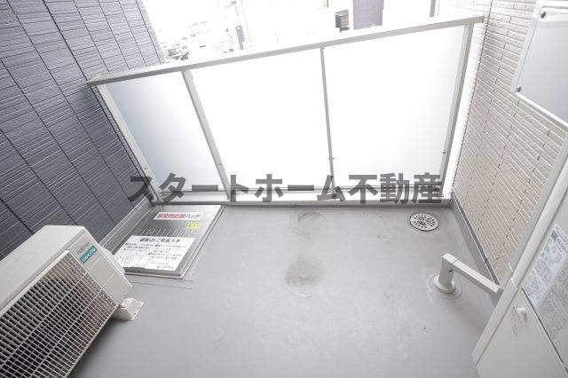 バルコニー　外からの目が気にならないバルコニーで洗濯物が干せます