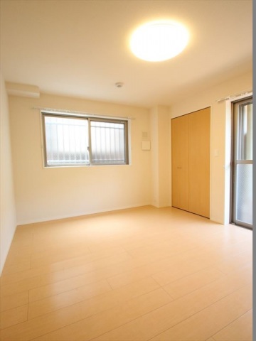 居室・リビング　2面採光　照明器具・エアコン付