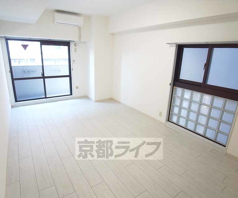 居室・リビング　広々としたお部屋です