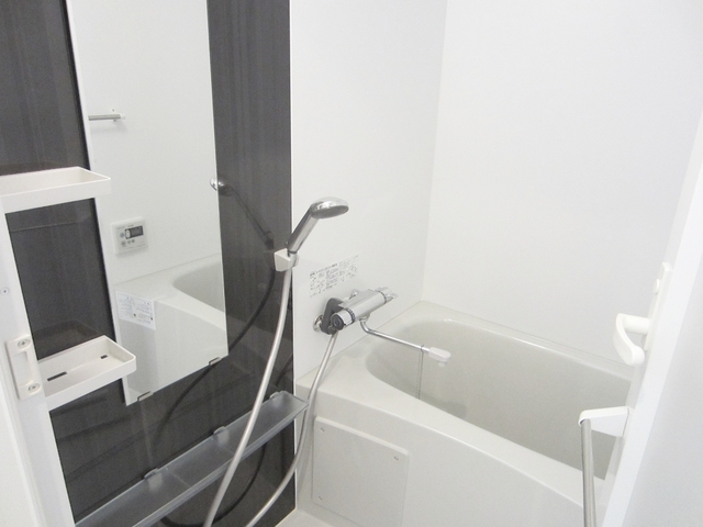 バス・シャワールーム　浴室乾燥付きのお風呂です