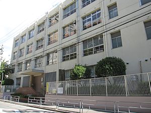 小学校　大阪市立西船場小学校（小学校）まで1046m