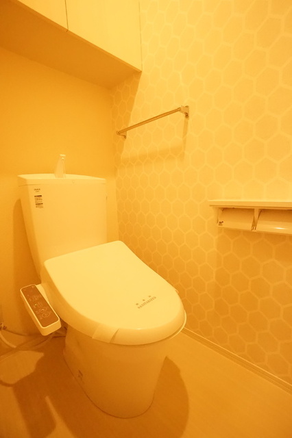 トイレ　温水洗浄暖房便座