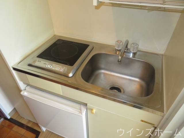 キッチン　ＩＨクッキングヒーター・ミニ冷蔵庫付き