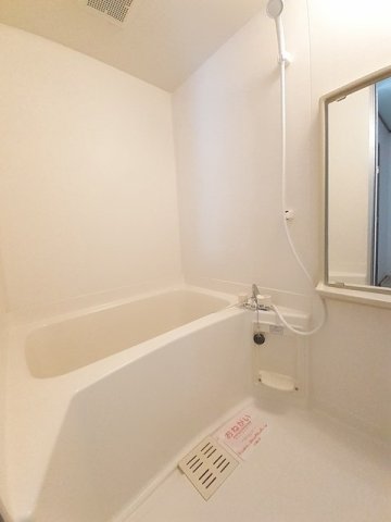 バス・シャワールーム　コンパクトで使いやすいお風呂です