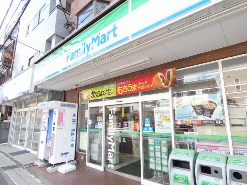 コンビニ　ファミリーマート　久地店（コンビニ）まで151m