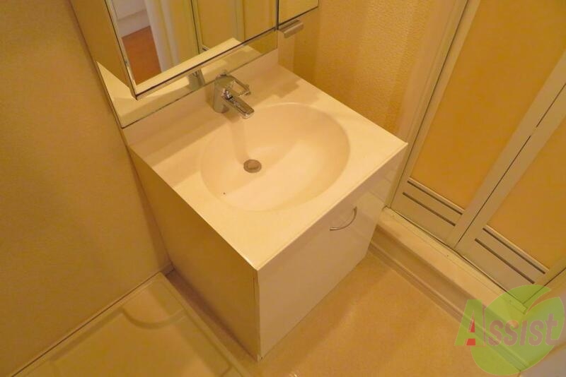 洗面設備　洗面は独立しているので便利ですねー。朝の支度がらくらくですね