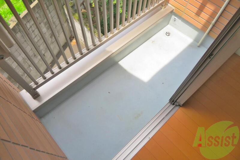 バルコニー　バルコニーはこちらー。一人暮らしにはピッタリサイズですねー。