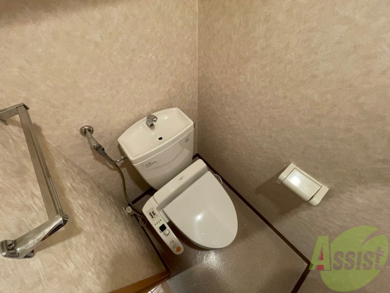 トイレ　シャワートイレになっているので快適です！