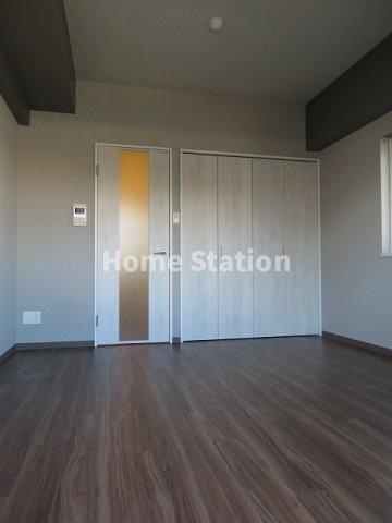 居室・リビング　※小窓はありません