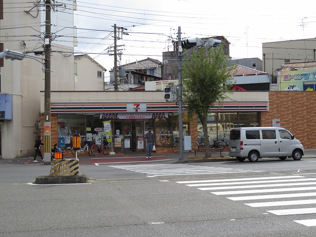 コンビニ　セブンイレブン 千鳥橋駅前店（コンビニ）まで555m