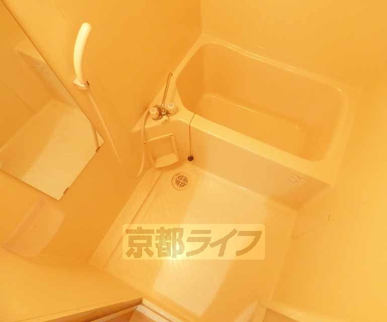 バス・シャワールーム　バスルームです。