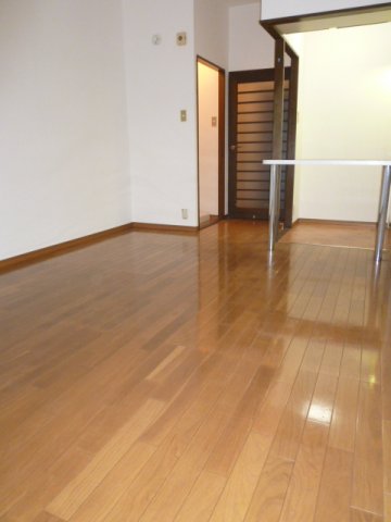 居室・リビング　こちらの居間で趣味の時間をお楽しみください