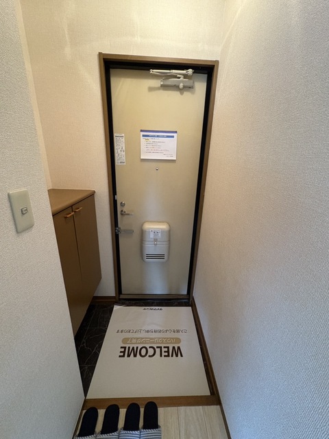 玄関　別号室参考写真となります