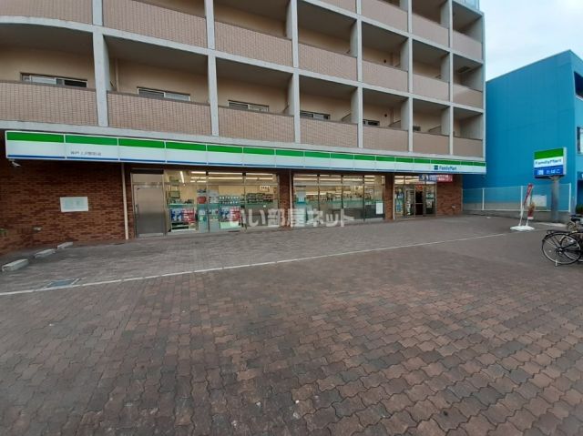 コンビニ　ファミリーマート神戸上沢駅前店（コンビニ）まで284m