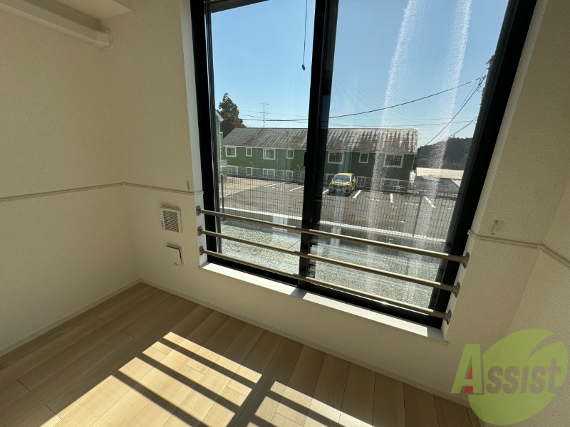 バルコニー　バルコニーはありませんが洗濯物を干すスペースはございます。