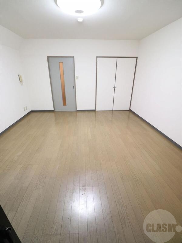 居室・リビング　８．３帖の洋室です