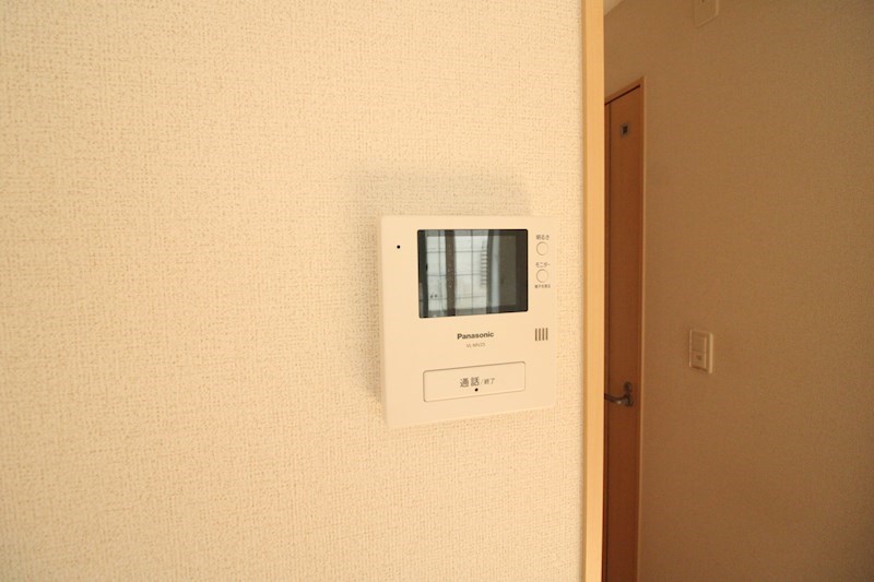 セキュリティ　モニタ付きインターフォンで来訪者の確認も安心