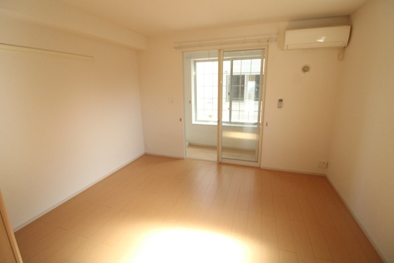 居室・リビング　南東向きで陽あたりの良い明るいお部屋